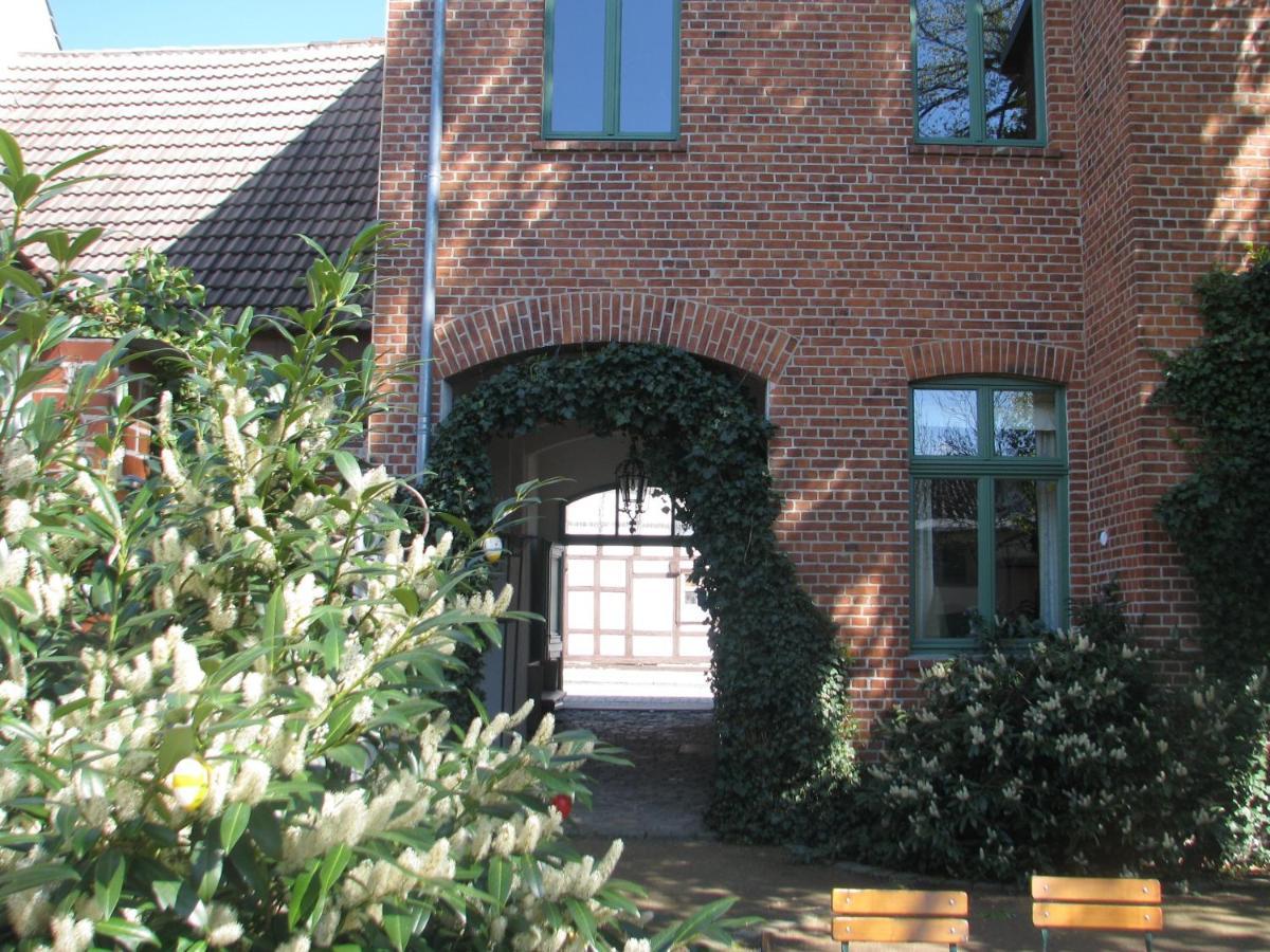 Gasthaus Und Pension "Zum Hauenden Schwein" Wörlitz Екстериор снимка